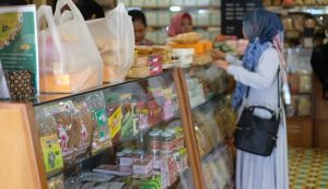 Berburu Oleh Oleh Khas Semarang Selain Bandeng Presto Petualangan Rasa Yang Tak Terlupakan