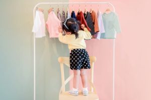 Pentingnya Memberikan Kebebasan Anak Dalam Memilih Baju Sendiri Membangun Kemandirian Sejak Dini