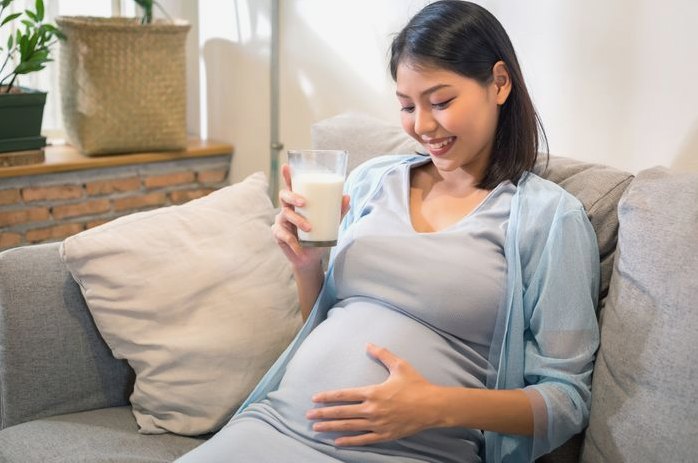 Panduan Lengkap Nutrisi Kehamilan Kapan Mulai Minum Susu Ibu Hamil Yang Tepat